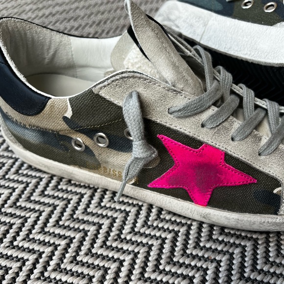 🌟LIKE NEW Golden Goose Deluxe Brand Superstar Sneakers🌟 - Picture 2 of 10